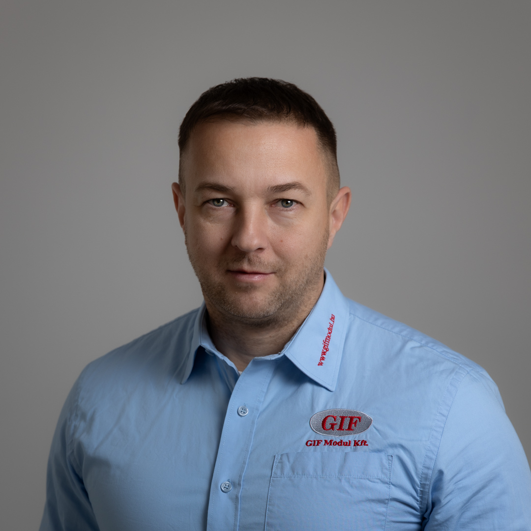Szirmai Krisztián - Szervizvezető